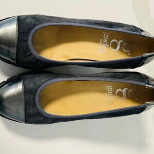 Gadea Gray Suede Pumps
